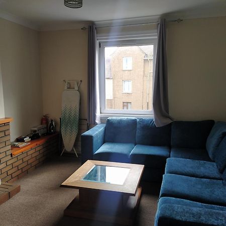 Self Catering 2 Bedroom Flat, Frequent Buses, 1-Minute Walk To Bus Stop, 20 Minutes To City Center Edimburgo Exterior foto