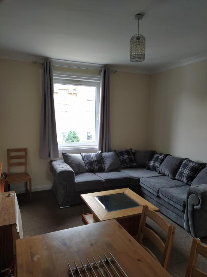 Self Catering 2 Bedroom Flat, Frequent Buses, 1-Minute Walk To Bus Stop, 20 Minutes To City Center Edimburgo Exterior foto