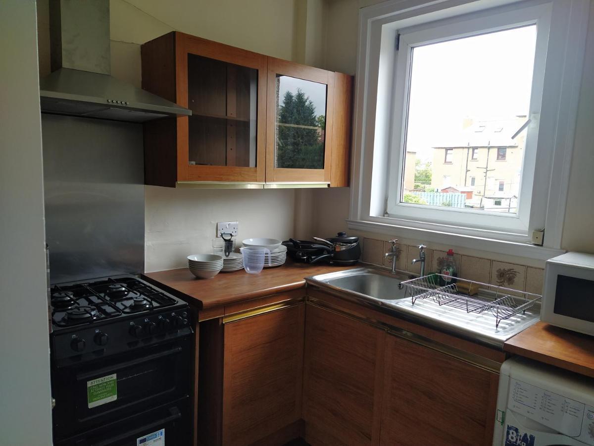 Self Catering 2 Bedroom Flat, Frequent Buses, 1-Minute Walk To Bus Stop, 20 Minutes To City Center Edimburgo Exterior foto