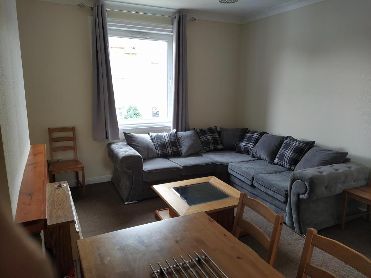 Self Catering 2 Bedroom Flat, Frequent Buses, 1-Minute Walk To Bus Stop, 20 Minutes To City Center Edimburgo Exterior foto