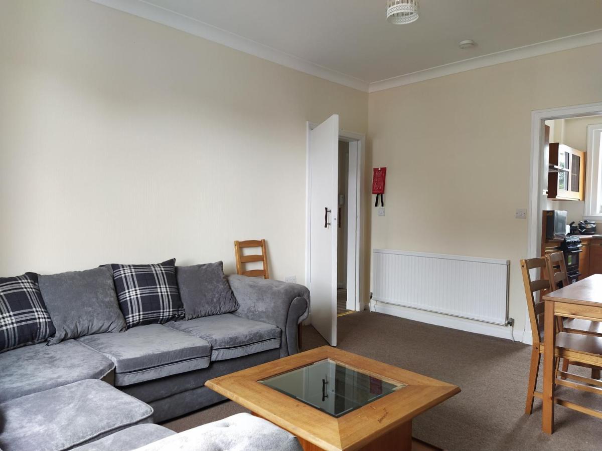 Self Catering 2 Bedroom Flat, Frequent Buses, 1-Minute Walk To Bus Stop, 20 Minutes To City Center Edimburgo Exterior foto